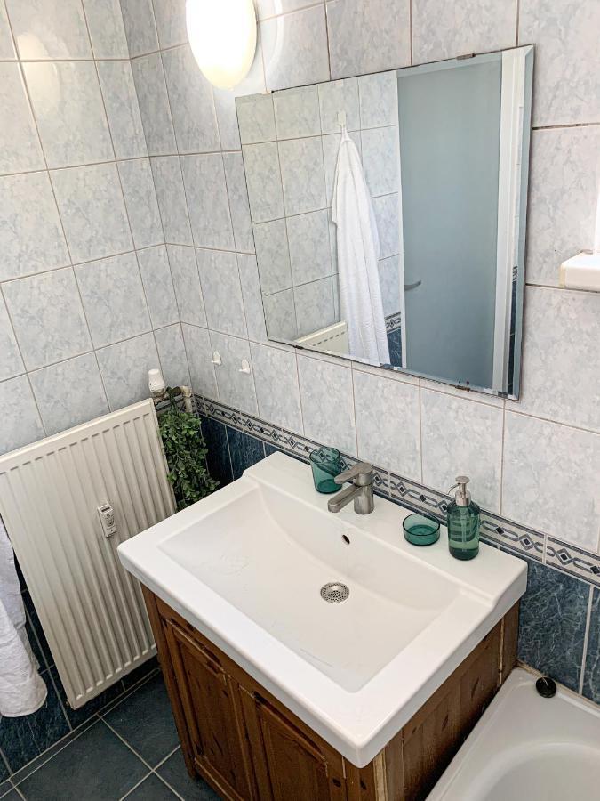 Cozy Downtown City Living Братислава Екстер'єр фото